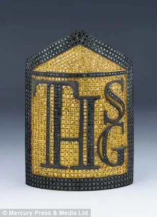 Logo đính đá rất đẹp mắt