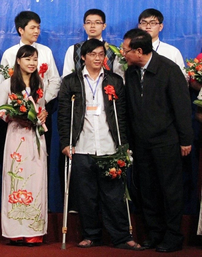 Đỗ Duy Hiếu được Bộ trưởng GD&ĐT 