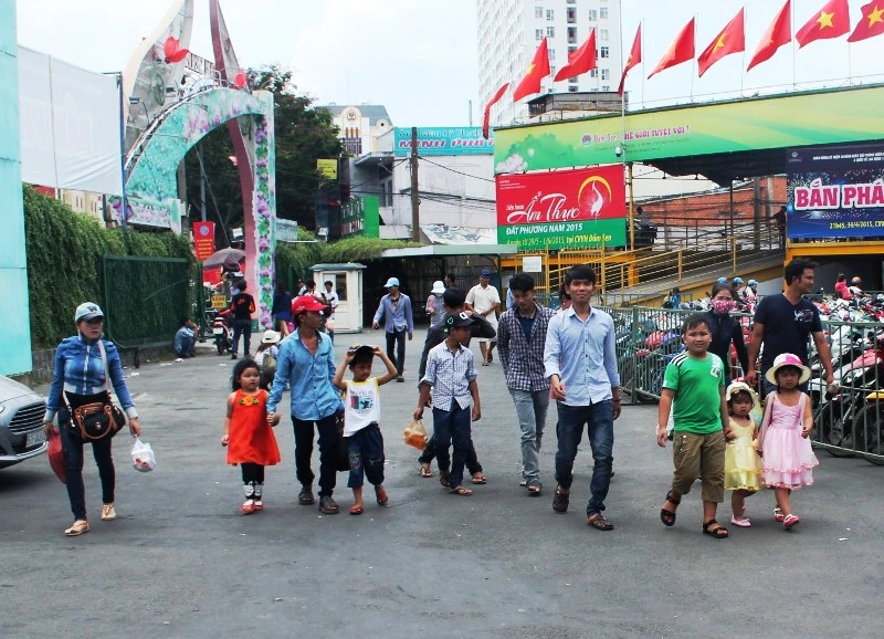 vui chơi, Đầm Sen, Thảo Cầm Viên, Sài Gòn, nắng nóng, quá tải, công viên nước