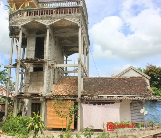 Ông Cường tự thiết kế và bắt đầu xây dựng từ năm 2006. Gia chủ gần như không thuê mướn mà chỉ tự mình xây dựng