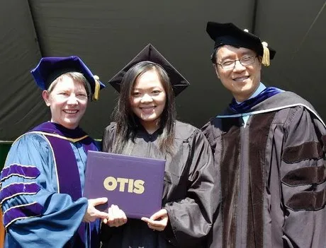 Nhi trong ngày tốt nghiệp ở Mỹ.