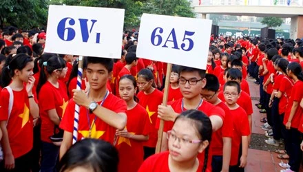 Cấm thi vào lớp 6, trường lớn tuyển sinh đủ kiểu ảnh 1