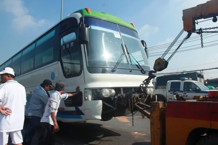 Xe đầu kéo tông nát xe con, 5 người cùng một nhà thiệt mạng ảnh 6 Xe đầu kéo tông nát xe con, 5 người cùng một nhà thiệt mạng ảnh 6