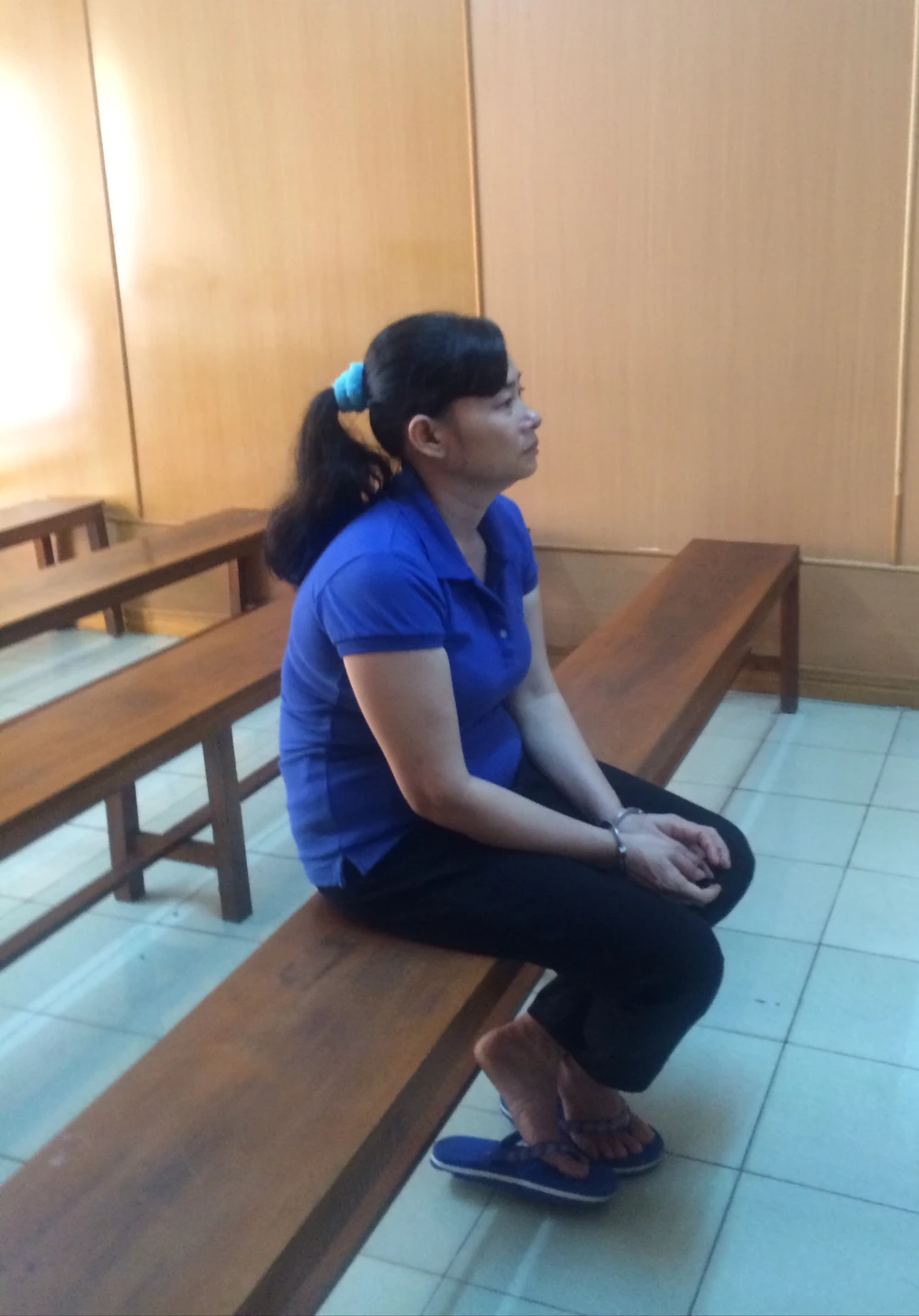 Vì cái bịch rác, tạt nước sôi hàng xóm ảnh 1