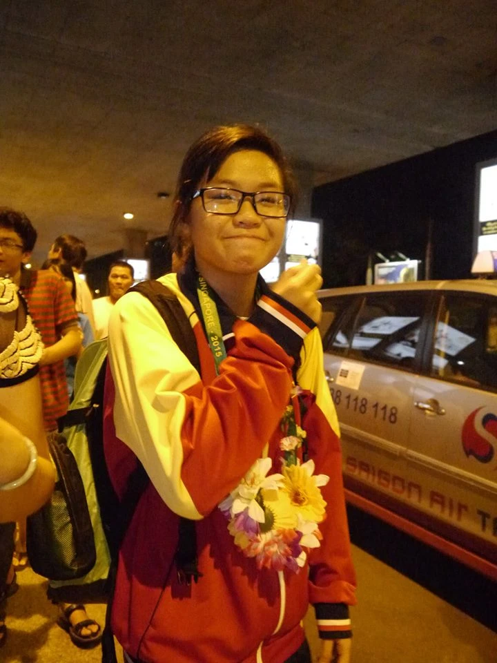 Người hâm mộ hân hoan chào đón Ánh Viên tại sân bay Tân Sơn Nhất ảnh 6