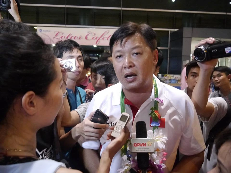 Người hâm mộ hân hoan chào đón Ánh Viên tại sân bay Tân Sơn Nhất ảnh 7