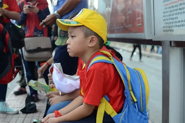 Chùm ảnh: Các bé ‘quậy tưng’ chợ Bến Thành ảnh 17