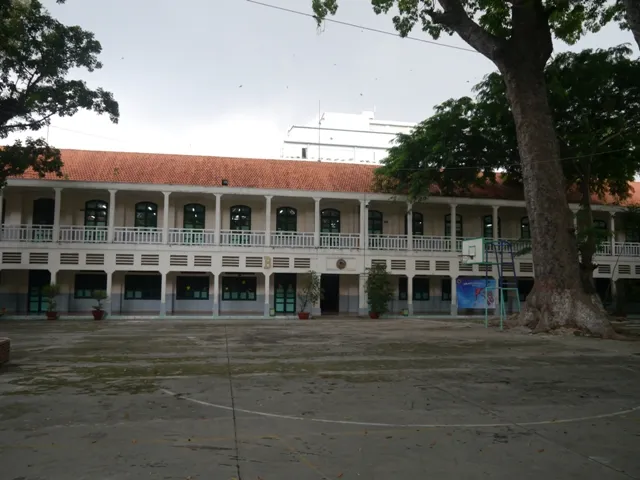 Độc đáo những ngôi trường trăm tuổi ở Sài Gòn ảnh 5