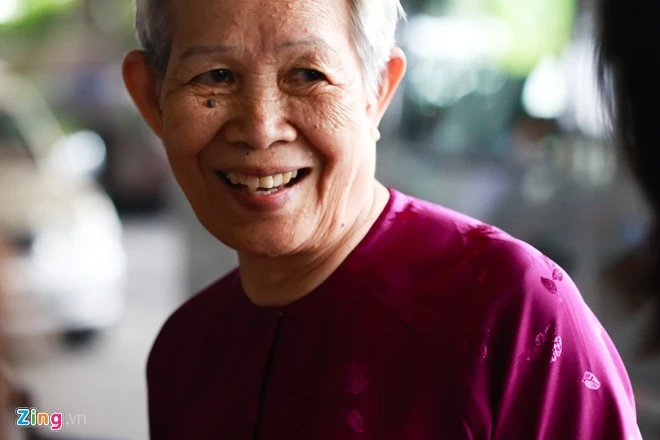 Bà Nguyễn Thị Ba vốn là người trầm tính và ít nói. Tuy nhiên, bà không giấu nổi sự vui mừng sau khi gặp lại con trai. Đứa trẻ Babylift năm xưa nay đã trở thành bố và là người đàn ông trụ cột trong một gia đình đầm ấm ở thành phố Boston. "Con đã khóc khi con trai của con chào đời. Đó là lần đầu tiên trong đời con biết cảm giác hạnh phúc về một người cùng chung huyết thống. Con nhận ra rằng, mối quan hệ gắn bó giữa ba mẹ ruột và con cái là một tình yêu thuần khiết". Anh Dũng mong muốn sẽ đưa mẹ đến thăm quê hương thứ 2 xinh đẹp của anh. Cuộc đoàn tụ với mẹ sau 40 năm của đứa trẻ Babylift