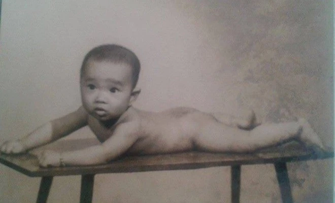 Đầu tháng 4/1975, quân đội Mỹ thực hiện chiến dịch Operation Babylift (Không vận Trẻ em) để đưa khoảng 3.000 trẻ lên máy bay rời khỏi Sài Gòn. Anh Nguyễn Trọng Dũng (tên Mỹ là David R. Nguyen), là một trẻ thuộc chương trình này. Dũng chào đời vào tháng 6/1972. Do hoàn cảnh khó khăn nên mẹ ruột của anh, bà Nguyễn Thị Ba, đã gửi Dũng vào một trung tâm chăm sóc trè em tại quận Tân Bình từ tháng 7/1974. Sau khi sang Mỹ, Dũng hoàn toàn bặt tin với mẹ. Cuộc đoàn tụ với mẹ sau 40 năm của đứa trẻ Babylift