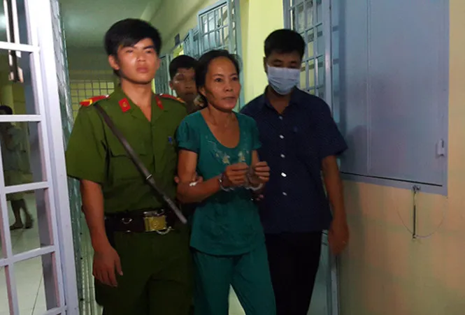 Nguyễn Thị Vân được đưa về trại tạm giam. Ảnh: Thúy Hằng Nguyễn Thị Vân được đưa về trại tạm giam - Ảnh: Thúy Hằng