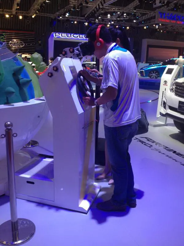 Ngắm xế xịn và chân dài tại Việt Nam Motor Show 2015 ảnh 13 Ngắm xế xịn và chân dài tại Việt Nam Motor Show 2015 ảnh 13