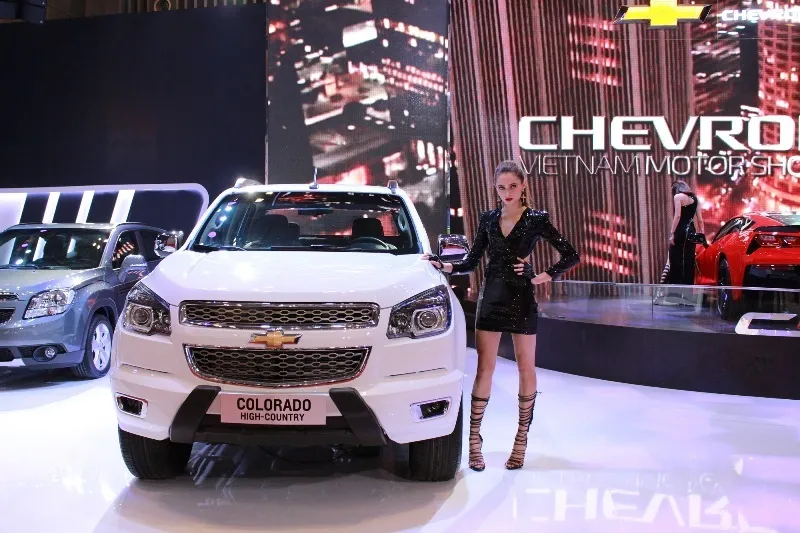 Ngắm xế xịn và chân dài tại Việt Nam Motor Show 2015 ảnh 7 Ngắm xế xịn và chân dài tại Việt Nam Motor Show 2015 ảnh 7