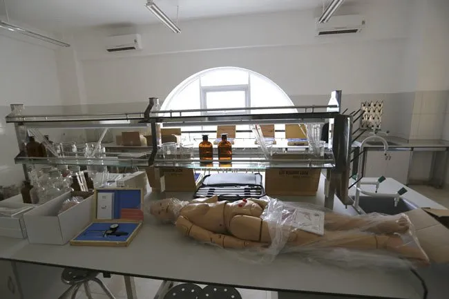 can canh noi dao tao y duoc cua dh kinh doanh va cong nghe hinh anh 9