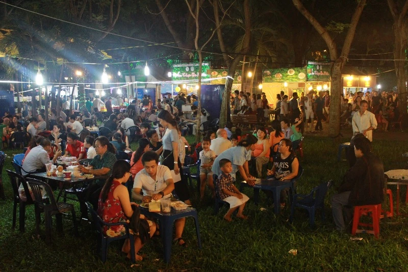 Hàng ngàn người chen chân tại Liên hoan ẩm thực món ngon các nước ảnh 4 Hàng ngàn người chen chân tại Liên hoan ẩm thực món ngon các nước ảnh 4