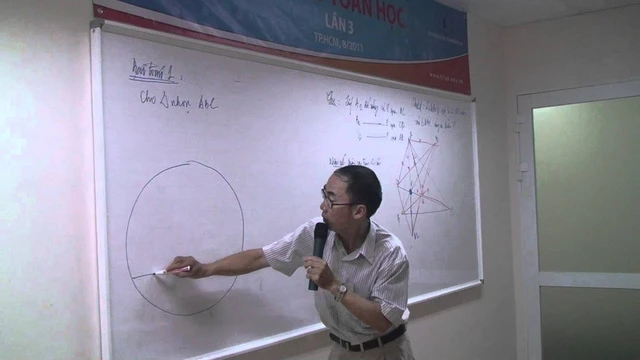  TS. Lê Bá Khánh Trình hiện đang làm công tác giảng dạy tại khoa Toán, Đại học Khoa học Tự nhiên - Đại học Quốc gia Thành phố Hồ Chí Minh 