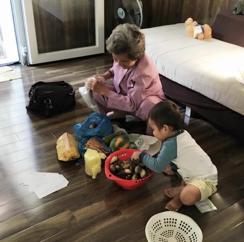 Cô giáo cũ và món quà quê ảnh 1