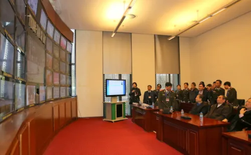 Kiểm tra công tác an ninh. Ảnh: VGP/Nguyên Linh Kiểm tra công tác an ninh. Ảnh: VGP/Nguyên Linh