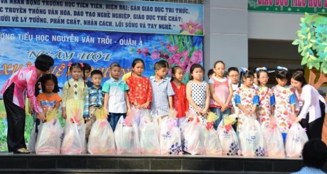 Học sinh tiểu học nuôi heo đất giúp bạn đón tết ảnh 2 Học sinh tiểu học nuôi heo đất giúp bạn đón tết ảnh 2