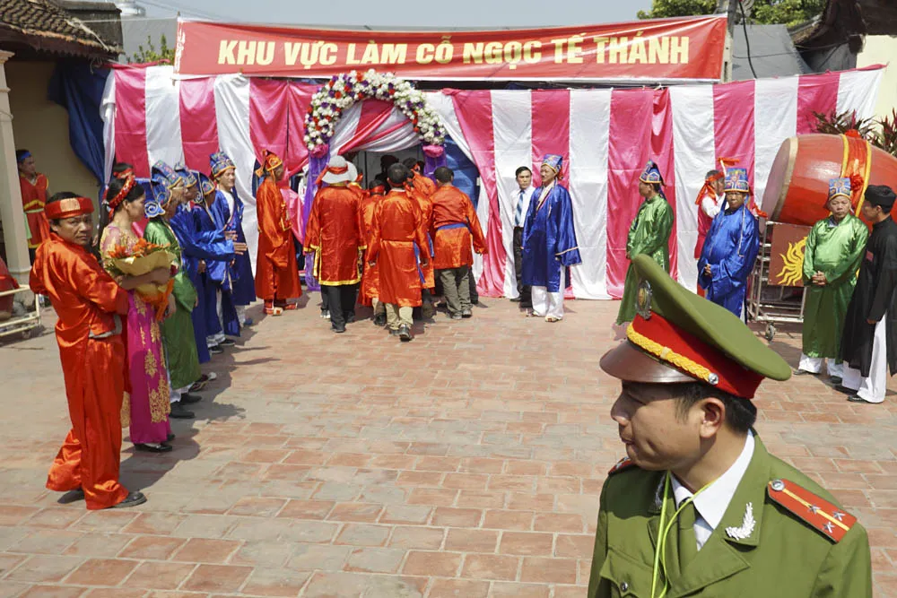 Tết, Lễ hội, Lễ hội chém lợn, bộ trưởng Hoàng Tuấn Anh Tết, Lễ hội, Lễ hội chém lợn, bộ trưởng Hoàng Tuấn Anh