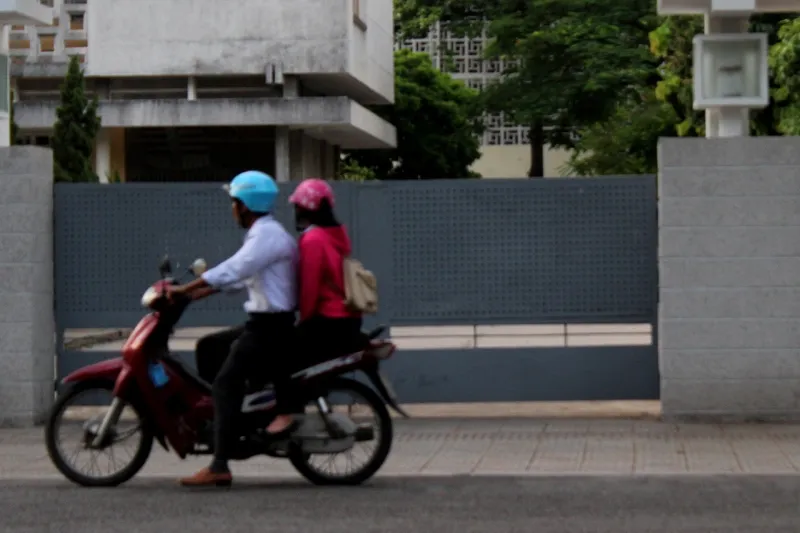 Đi thi từ mờ sáng ảnh 1