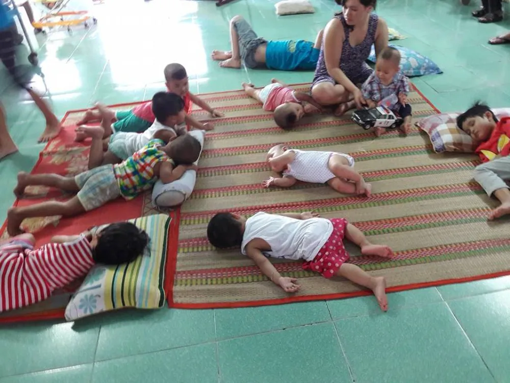 “Vợ chồng” Thanh Bạch - Thúy Nga làm từ thiện sau đám cưới lần thứ 8 ảnh 5 “Vợ chồng” Thanh Bạch - Thúy Nga làm từ thiện sau đám cưới lần thứ 8 ảnh 5