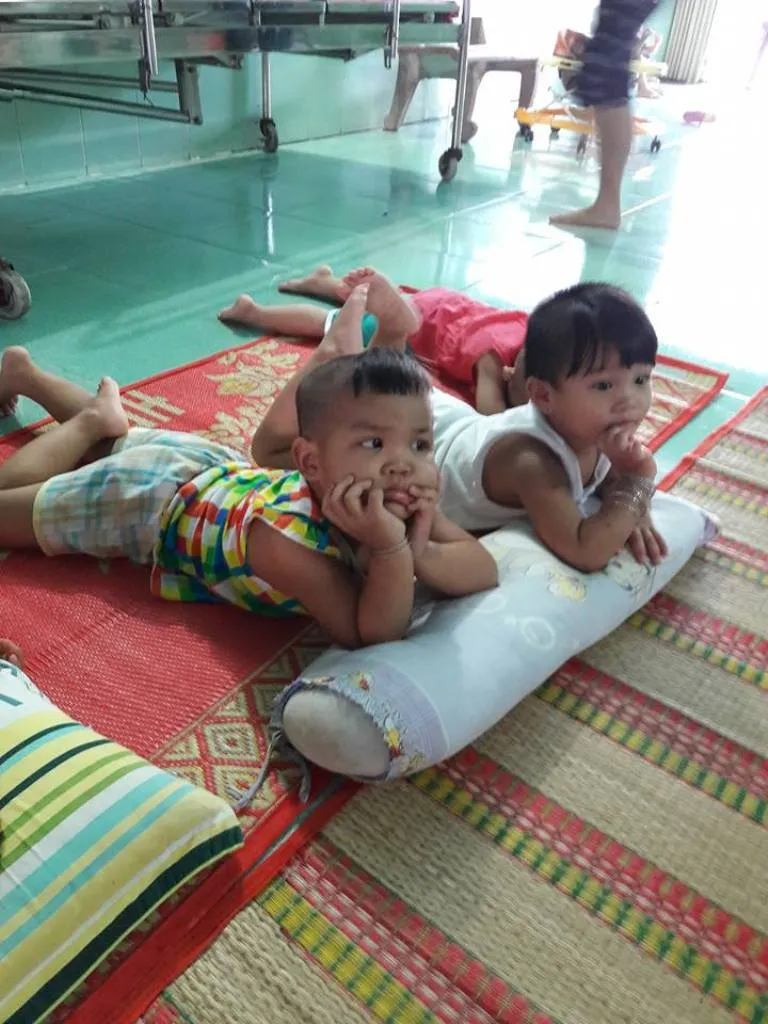 “Vợ chồng” Thanh Bạch - Thúy Nga làm từ thiện sau đám cưới lần thứ 8 ảnh 7 “Vợ chồng” Thanh Bạch - Thúy Nga làm từ thiện sau đám cưới lần thứ 8 ảnh 7