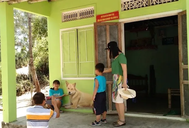 Du khách nườm nượp đổ về 'làng bích họa' kỳ lạ ven biển Tam Kỳ ảnh 16