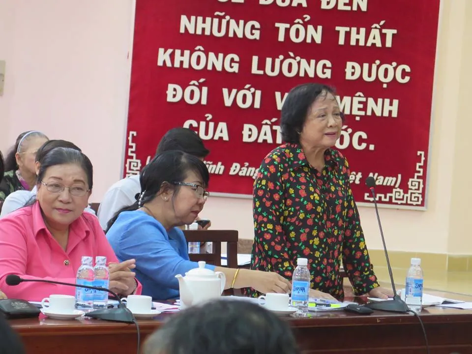 Bà Nguyễn Thị Yến Thu, Chủ tịch Hội Cựu giáo chức TP.HCM phát biểu tại hội nghị sáng 18-8. Ảnh: P. Anh 