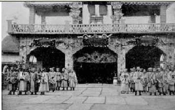 vua-khai-dinh-lam-gi-trong-chuyen-ngu-gia-bac-tuan-2