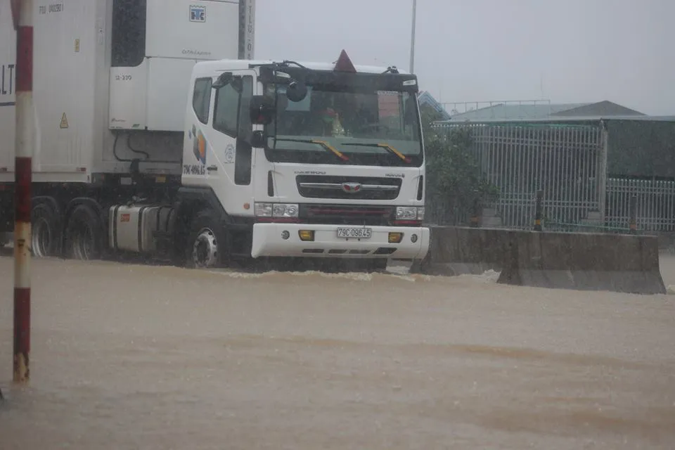 Đường về nhà Đại tướng Võ Nguyên Giáp bị ngập sâu ảnh 9