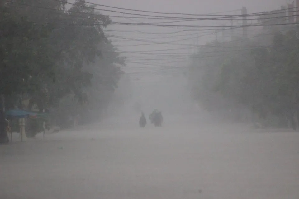 Đường về nhà Đại tướng Võ Nguyên Giáp bị ngập sâu ảnh 7