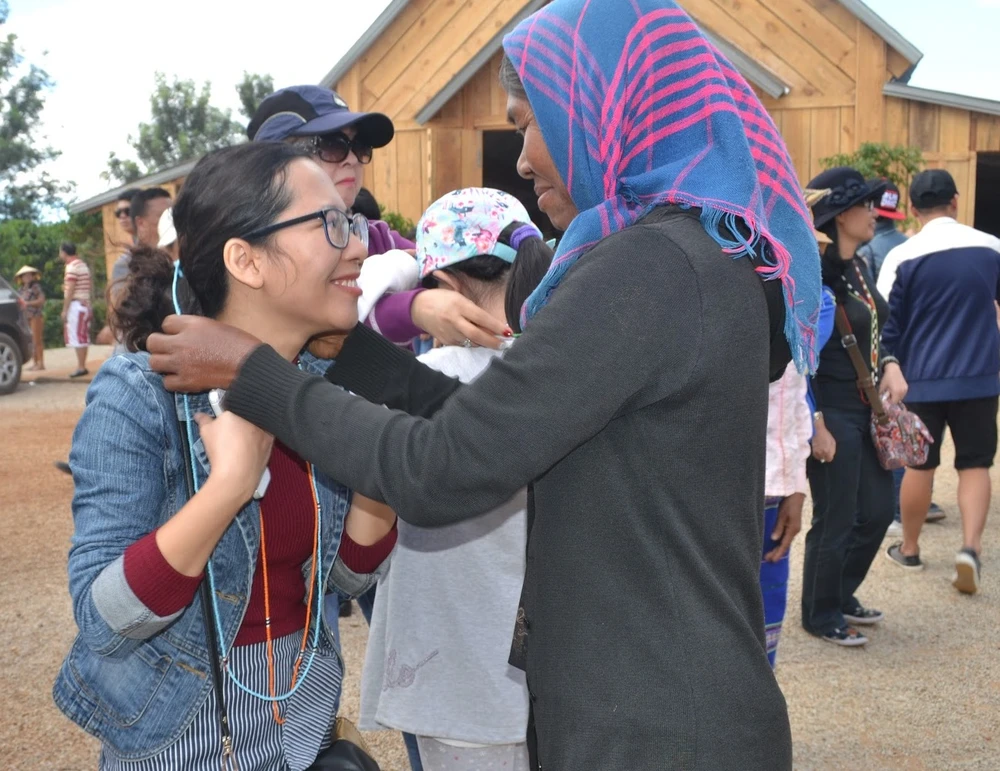 Caravan thiện nguyện 'We care, we share' ảnh 12 Caravan thiện nguyện 'We care, we share' ảnh 12