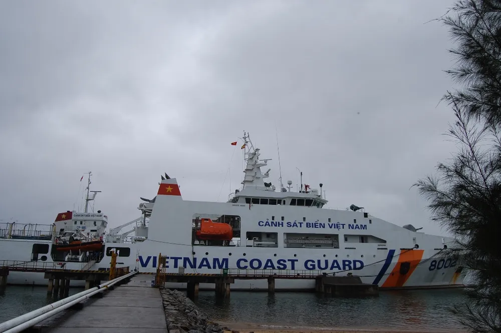 Tàu cảnh sát biển "khủng" 8002