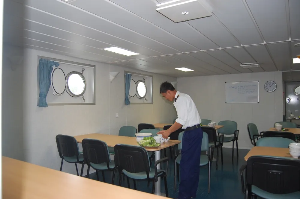 Háo hức khám phá tàu Cảnh sát biển 'khủng' 8002 ảnh 8