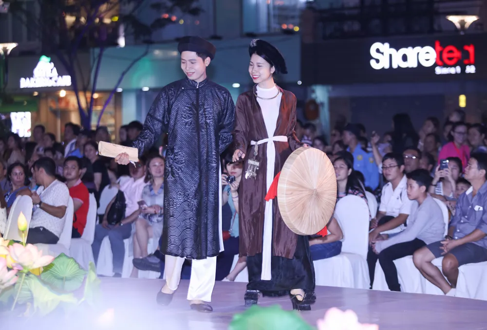 Mãn nhãn với Lễ hội Áo dài TP.HCM đậm hồn Việt ảnh 5 Mãn nhãn với Lễ hội Áo dài TP.HCM đậm hồn Việt ảnh 5