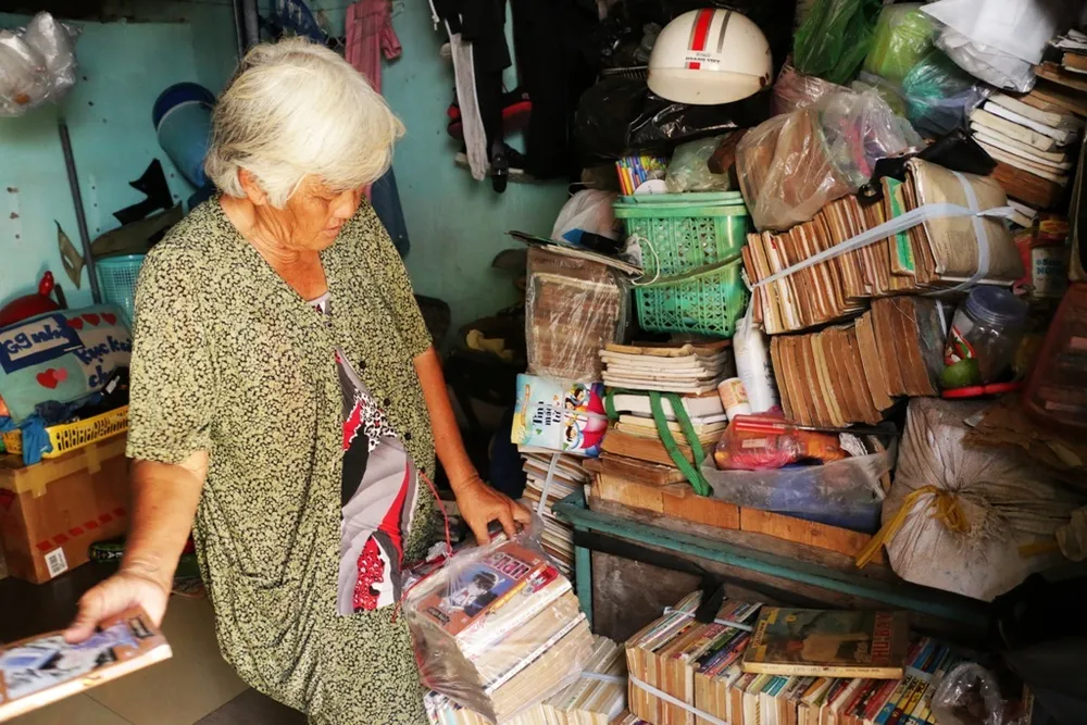 Một nữa diện tích căn phòng dùng để chứa sách