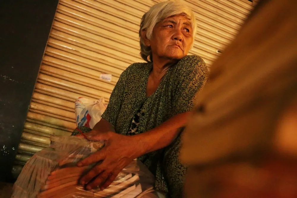 Sách là niềm vui duy nhất đối với bà…