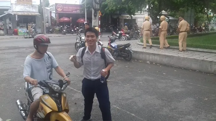 Thí sinh bối rối vì... quên đồng hồ ảnh 2