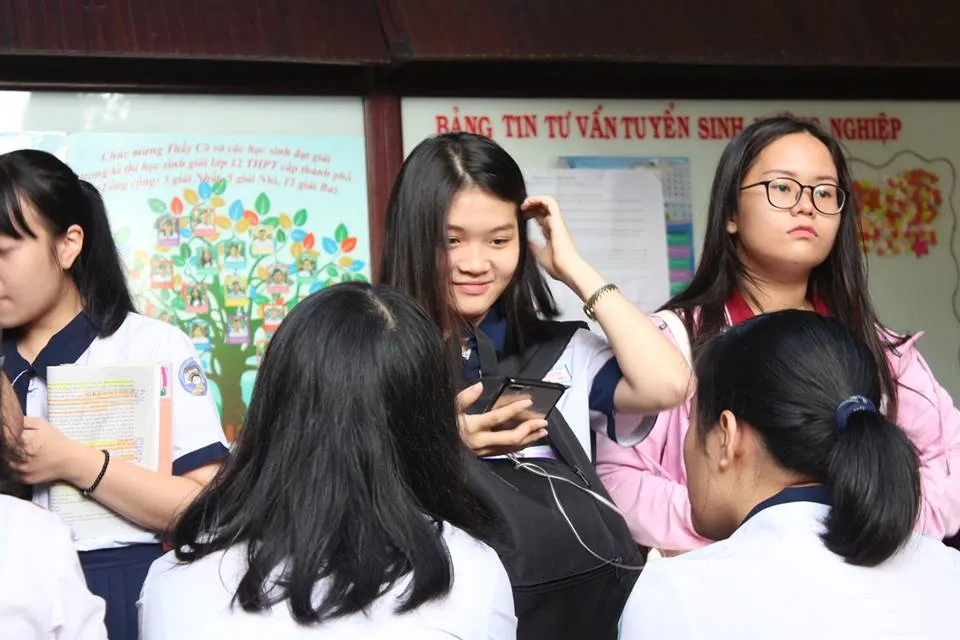 Vào phòng thi vẫn tranh thủ... làm duyên! ảnh 9 Vào phòng thi vẫn tranh thủ... làm duyên! ảnh 9