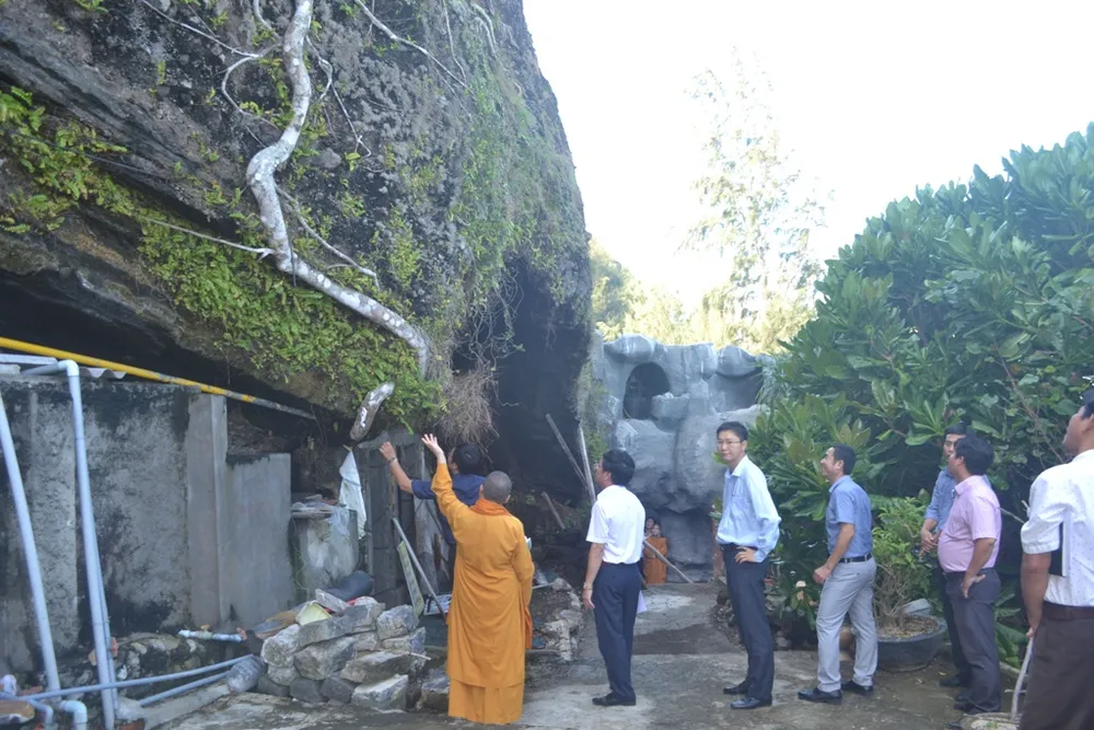 Sạt lở nghiêm trọng tại thắng cảnh chùa Đục Lý Sơn ảnh 3