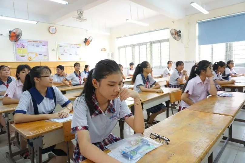 Sĩ tử TP.HCM cười như ‘địa chủ được mùa’ trước giờ thi ảnh 4