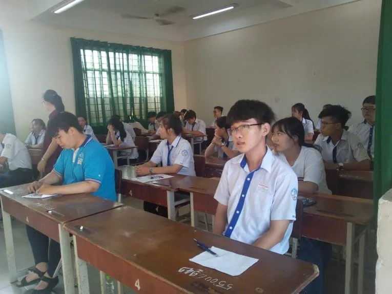 Sáng nay thí sinh thi Lý, Hóa, Sinh 150 phút ảnh 5