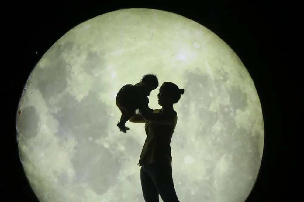 Ùn ùn 'check in' lễ hội ánh sáng đầu tiên ở Đắk Lắk ảnh 11