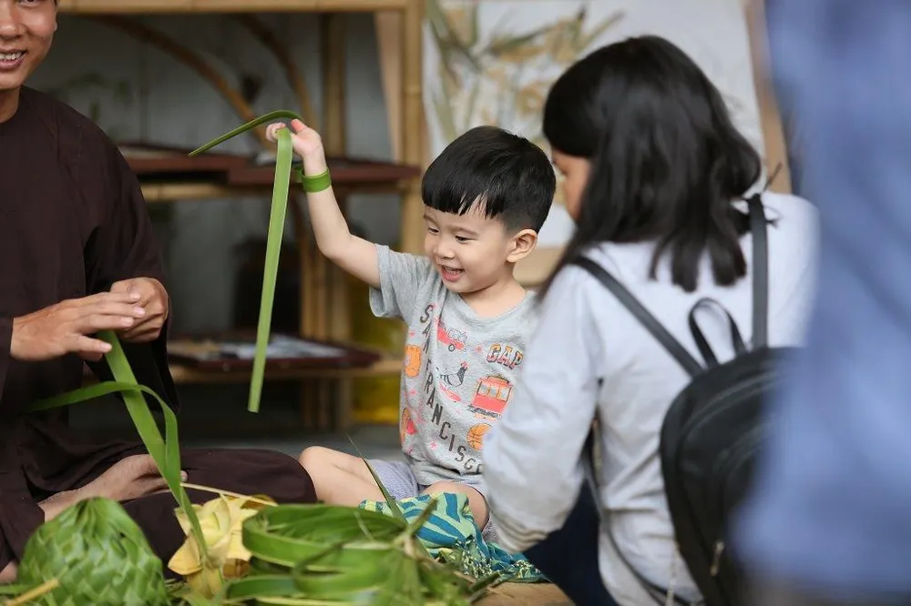 Rộn ràng 'hội làng' giữa phố Sài Gòn ảnh 9 Rộn ràng 'hội làng' giữa phố Sài Gòn ảnh 9