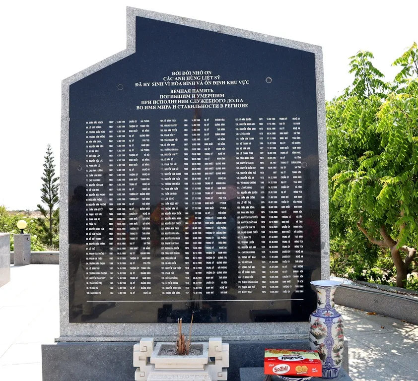 Tưởng niệm liệt sĩ Liên Xô - Việt Nam tại Cam Ranh ảnh 4 Tưởng niệm liệt sĩ Liên Xô - Việt Nam tại Cam Ranh ảnh 4