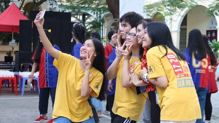 'Vòng tròn yêu thương' giữ thanh xuân học trò Trần Đại Nghĩa ảnh 6