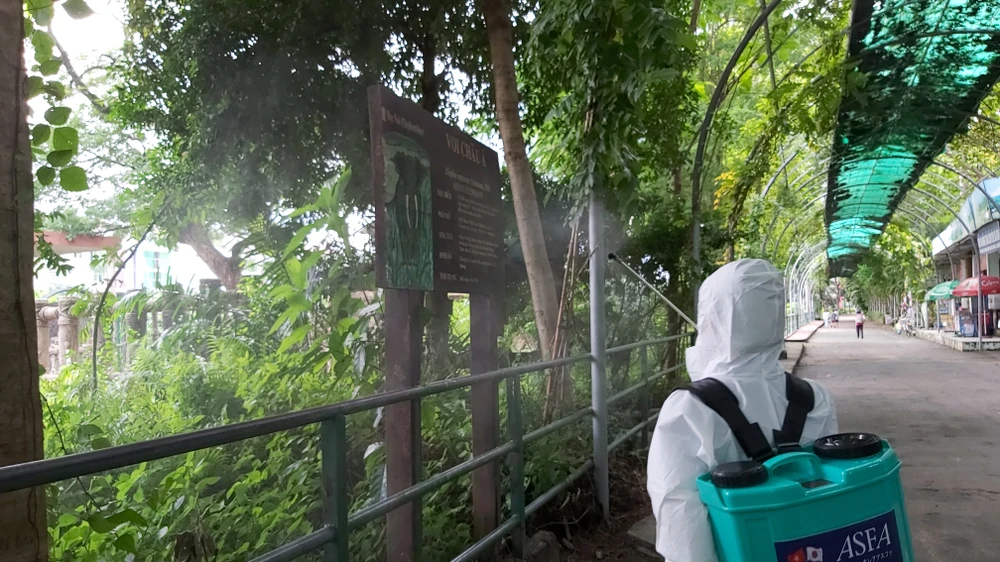 Thảo Cầm Viên được phun khử trùng, duy trì hoạt động ảnh 6