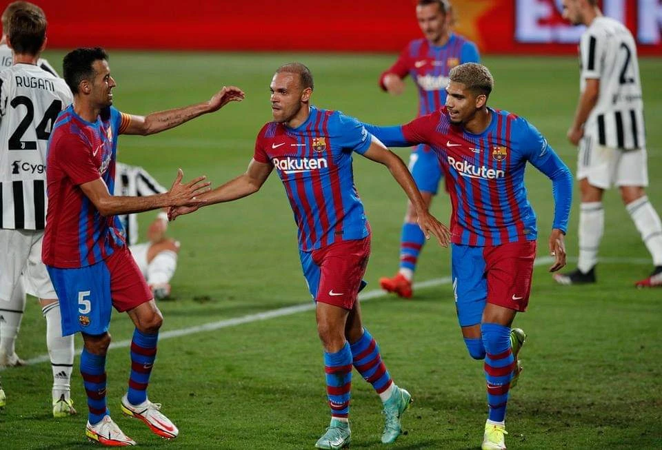 Barca thắng trận đầu tiên sau khi chia tay đội trưởng Messi ảnh 1