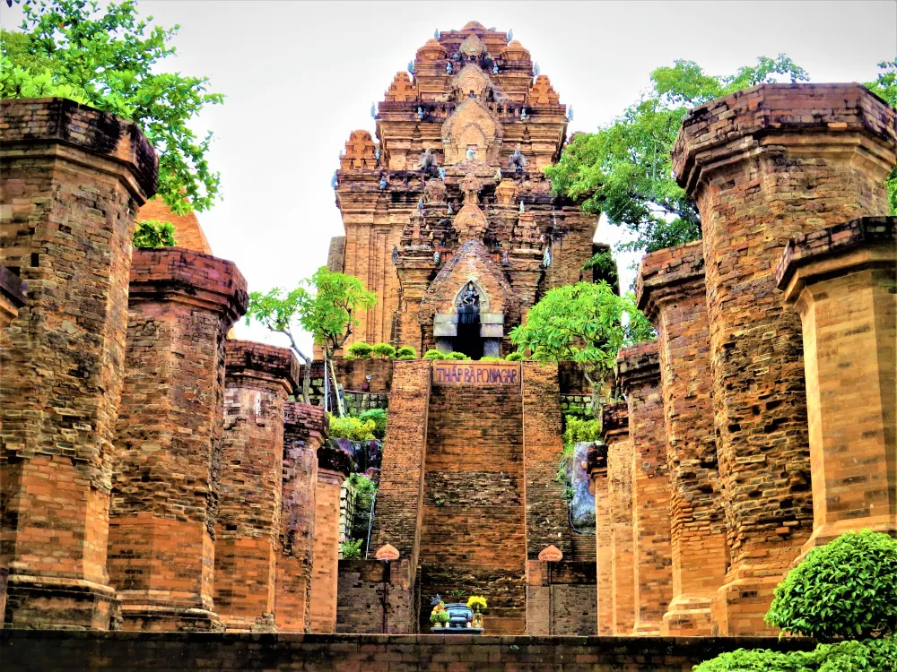 Ngắm Tháp Bà Ponagar ngày mở cửa đón khách trở lại ảnh 3 Ngắm Tháp Bà Ponagar ngày mở cửa đón khách trở lại ảnh 3